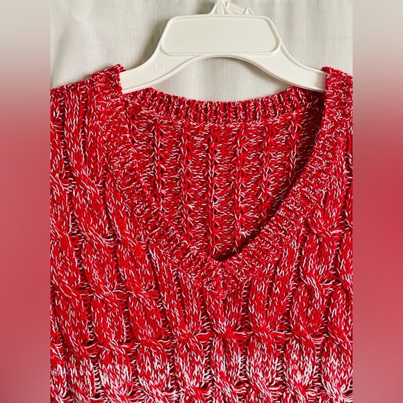 Red white women’s sweater. Size M. Knit. Stretchy. Nice - Picture 3 of 5